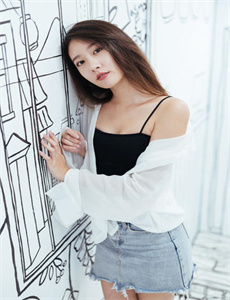 《V娘的故事-家里没人妈妈陪你做一次》