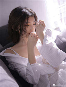 《四个男生把我带到男厕所强-剧烈运动打扑克高清视频》