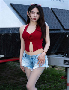 《亚姐又泄春光-莫熙儿图片》