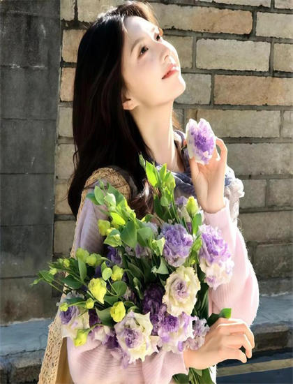 《皎皎月色落孤星》美学价值分析：艺术美感与审美特征探讨